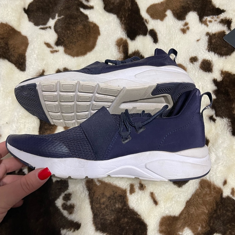 Fabletics  tennis shoes